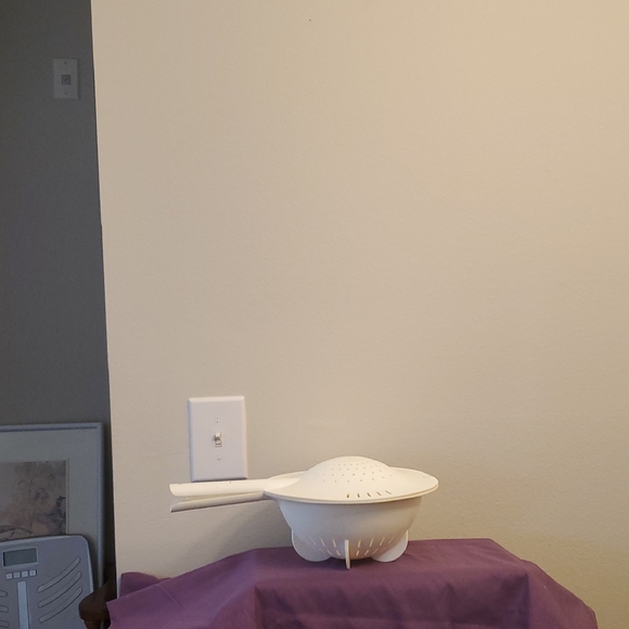 Unknown Other - White Plastic Colander with Handles